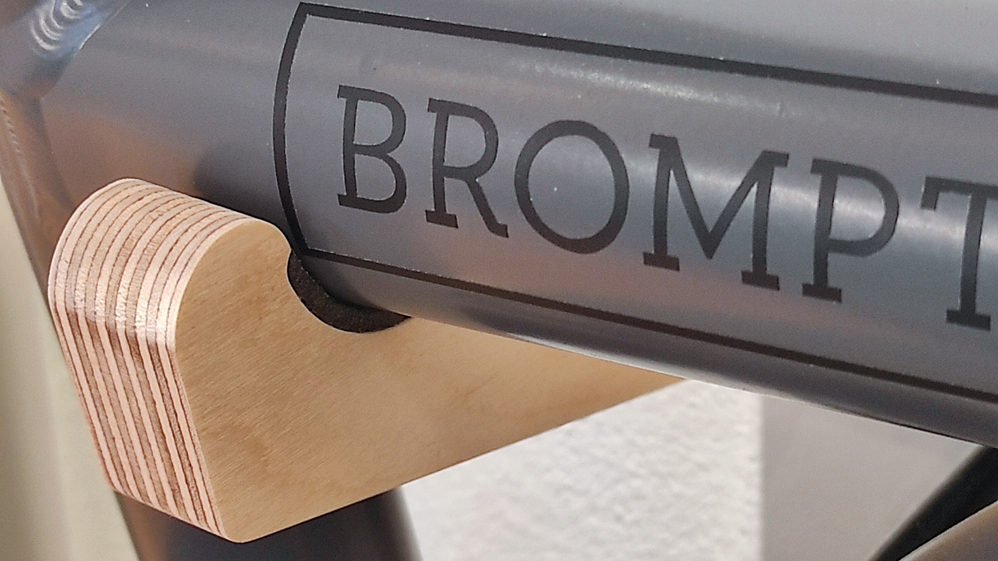 Soporte de pared para bicicleta Brompton - 2